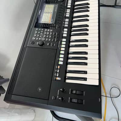 Yamaha PSR-S775 61-Key Arranger Workstation 2010s - Black