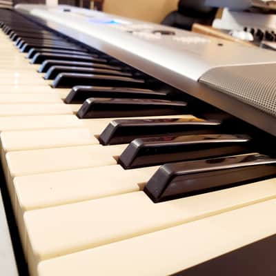 MUST SEE!!! YAMAHA DGX 520 (YPG 525) SEMI-WEIGHTED 88-KEY DIGITAL PIANO IN AMAZING CONDITION! image 6