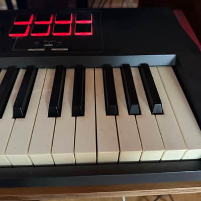 Novation Impulse 61 MIDI Keyboard Controller 2011 - Present - Gray image 3