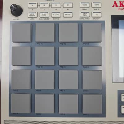 Akai MPC Live II Standalone Sampler / Sequencer Retro Edition 2020 - Present - Grey image 3