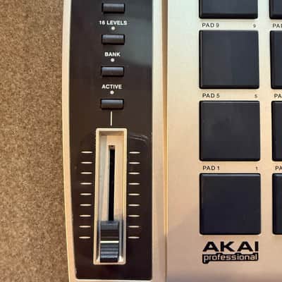 Akai MPD16 2000s - Silver image 4