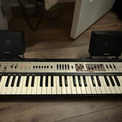 Casio MT400V Keyboard 1984 - White and black