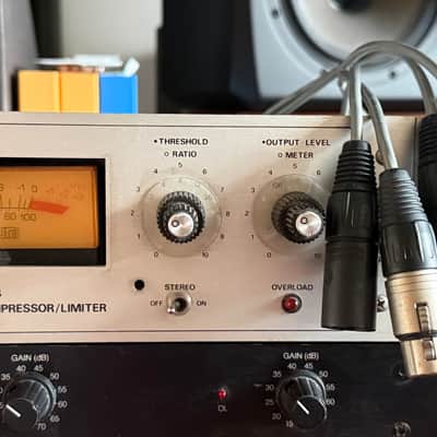 Urei LA-4 Compressor Limiter Pair 1980s - Silverface image 4