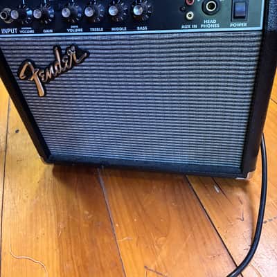 Fender Frontman 15G Series II 2-Channel 15-Watt 1x8" Guitar Practice Amp 2002 - 2010 - Black image 1