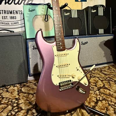 Limited Edition Squier Classic Vibe Stratocaster '60s Rosewood Fretboard - Burgundy Mist image 1