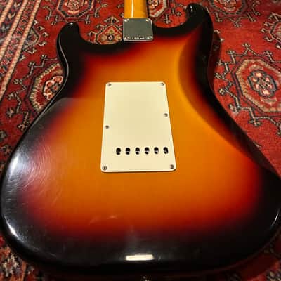 Fender Limited Edition Vintera II  '60s Stratocaster - Road Worn 3-Color Sunburst image 10