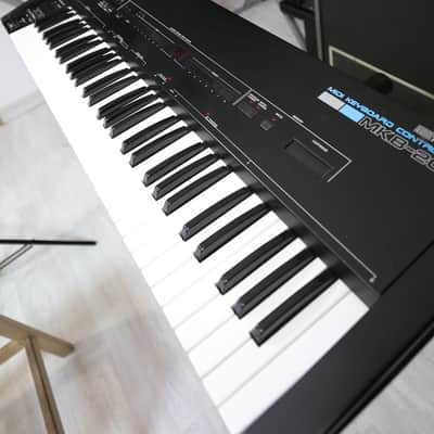Roland MKB-200 61-Key MIDI Keyboard Controller image 4