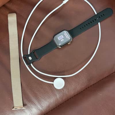 Apple Watch Series 10 – 46mm GPS + Cellular 2024 - Gold Titanium image 3