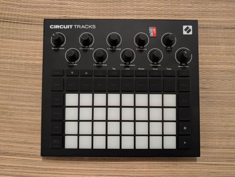 Novation Circuit Tracks Groovebox 2020 - Present - Black image 1