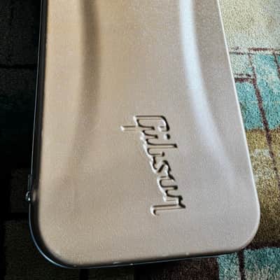 Gibson Gibson Gold Concept Les Paul Less Plus Hardshell Case 2015 - Gold 2015 - Gold image 3