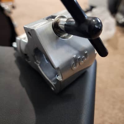 DW DWSMRKC15V 1.5" to V Drum Rack Clamp 2010s - Grey image 3