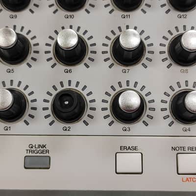 Akai MPC Renaissance Groove Production Studio 2012 - 2019 - Grey image 9