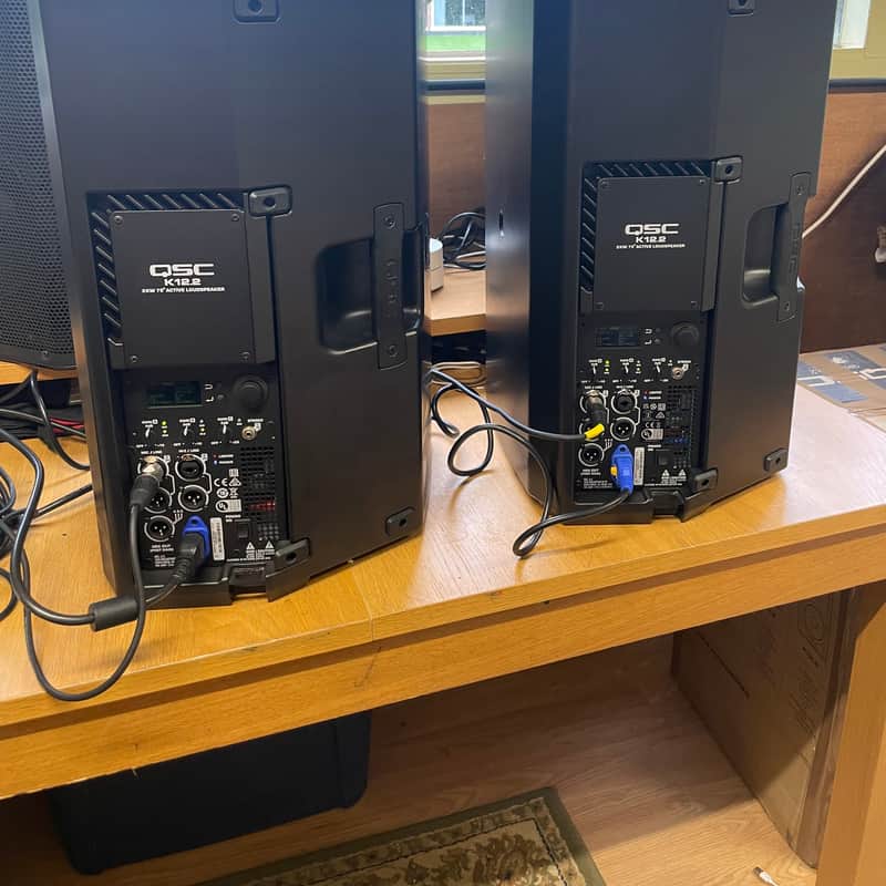 2020 QSC K12.2 2-Way 2000-Watt 12″ Active Loudspeaker Black