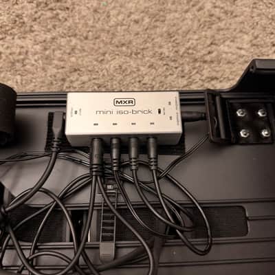 Analog Guitar Effects Pedalboard (8 effects + tuner + wah + power supply) (Near-mint) image 2
