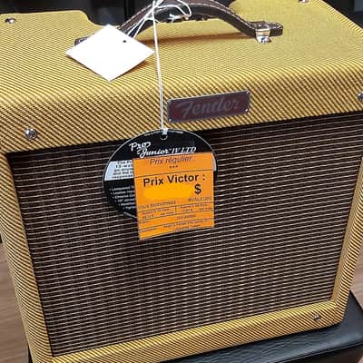 Fender Pro Junior IV 15-Watt 1x10" Guitar Combo image 1