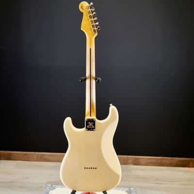 Fender Custom Shop Limited Edition 1954 Hardtail Stratocaster DLX Closet Classic 1-Piece Quartersawn Maple Neck Fingerboard Super/Super Faded Aged Shell Pink image 9