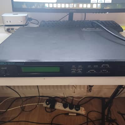 Roland U-220 RS-PCM Sound Module 1989 - 1992 - Black