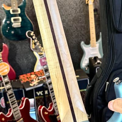 Vintage Guitars 30th Anniversary V6 Strat Overspray Relic Super Flame Neck Lake Placid Gun Hill Blue (Serial Number : M2024090909) image 10