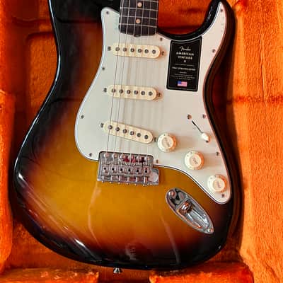 Fender American Vintage II 1961 Stratocaster - Sunburst /8lbs. 4.7oz. #V2443048 image 3