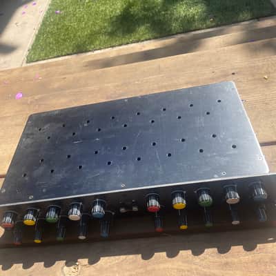 GML 8200 Dual-Channel 5-Band Parametric Equalizer image 2