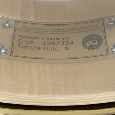 DW COLLECTOR'S 14X5 SSC MAPLE SNARE DRUM NATURAL TO EBONY SATIN OIL BURST | GOLD HARDWARE - FLOOR MODEL image 9