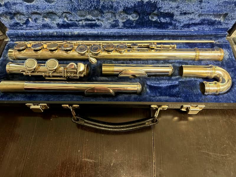 Armstrong 104 flute with curved headjoint image 1