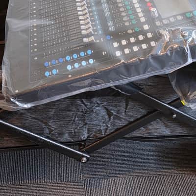 Allen & Heath QU-24 24-Channel Digital Mixer 2014 - Present - Black image 10