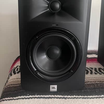 Pair of JBL LSR305 2-way active studio monitor speakers 5inch, 3 series, 2010’s, black with extras image 9