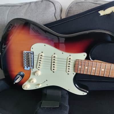 2017 Fender Stratocaster Classic Player '60s 3-Color Sunburst w/GIGBAG image 2