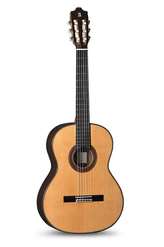 Alhambra 7P Classic Guitar Classical 4/4 + Bag + Gift