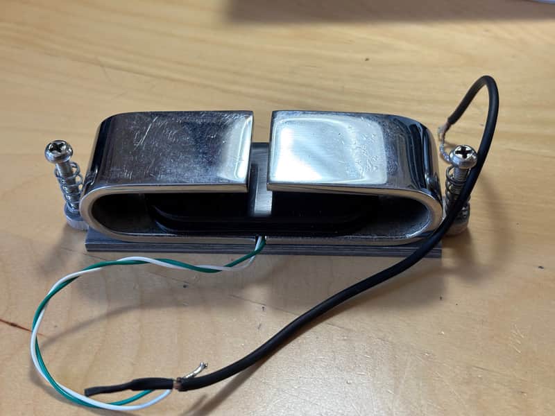 Rickenbacker 4000 4001 Horseshoe Parts Pickup with vintage 1950's 1960's Magnets and Baseplate image 1