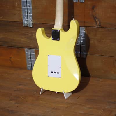 SpongeBob Electric Guitar Outfit image 14