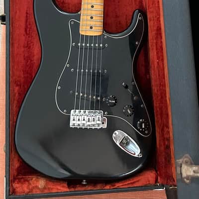 Fender Stratocaster with 3-Bolt Neck, Rosewood Fretboard 1977 - Black image 10