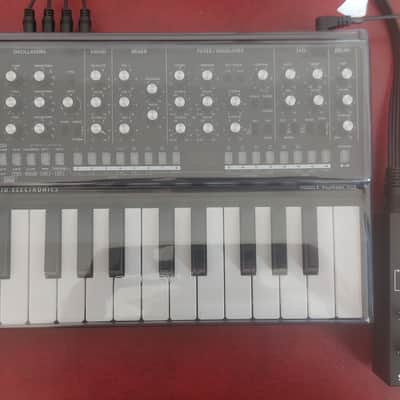 Roland SE-02 with EXT-Box, KM-25 and decksaver image 2
