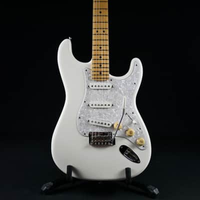 Fender Player Stratocaster with Maple Fretboard 2019 - Polar White image 1
