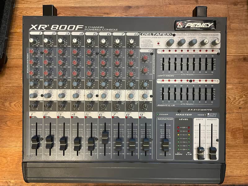 Peavey XR 800F Powered Mixer image 1