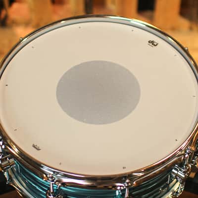 DW Performance Turquoise Oyster Snare Drum - 5.5x14 image 3
