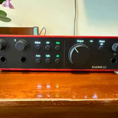 Focusrite Scarlett 2i2 (4th gen) 2025 - Red image 3