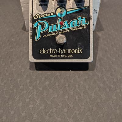 Electro-Harmonix Stereo Pulsar Analog Tremolo 2007 - Present - Blue image 2