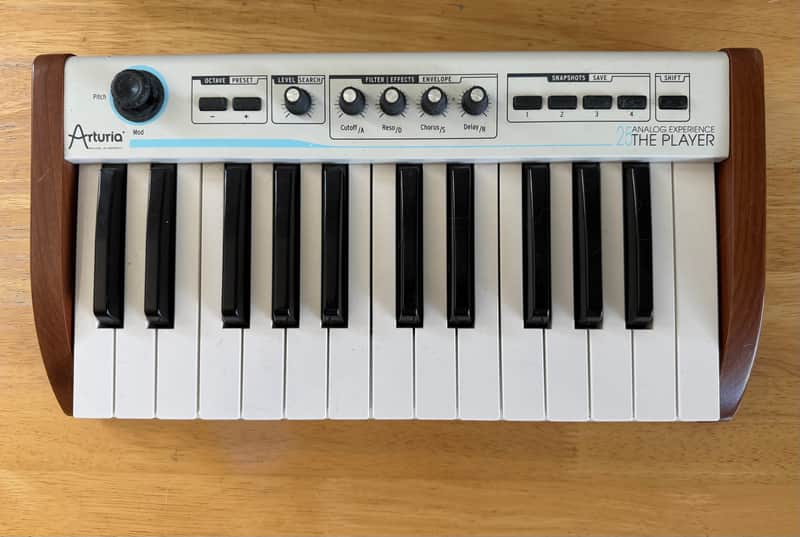 Arturia Analog Player Experience 25-Key Keyboard Controller 2010 - 2014 - White image 1
