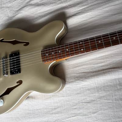 Fender Tom DeLonge Starcaster 2024 - Shoreline Gold image 2