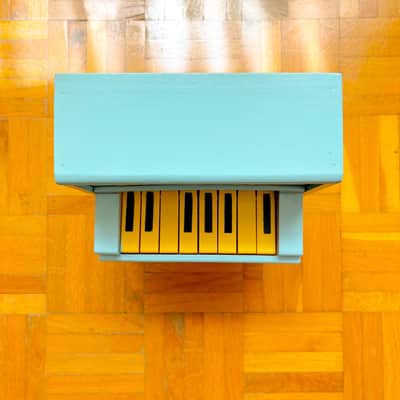 Mysterious Antique Sky Blue Wooden 8-Keys Upright Mini Toy Piano probably made in Italy in 1950s! Read the full ad! Bild 5