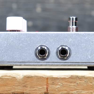 Electro-Harmonix Micro POG Polyphonic Octave Generator Compact Effect Pedal image 6