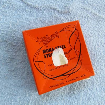 Gibson Hi-Fi Flat Wound String Box Made In Germany! 1950's Era Gibson Guitar Hi-Fi Flat Wound No. 040 String Box Cool Case Candy image 1
