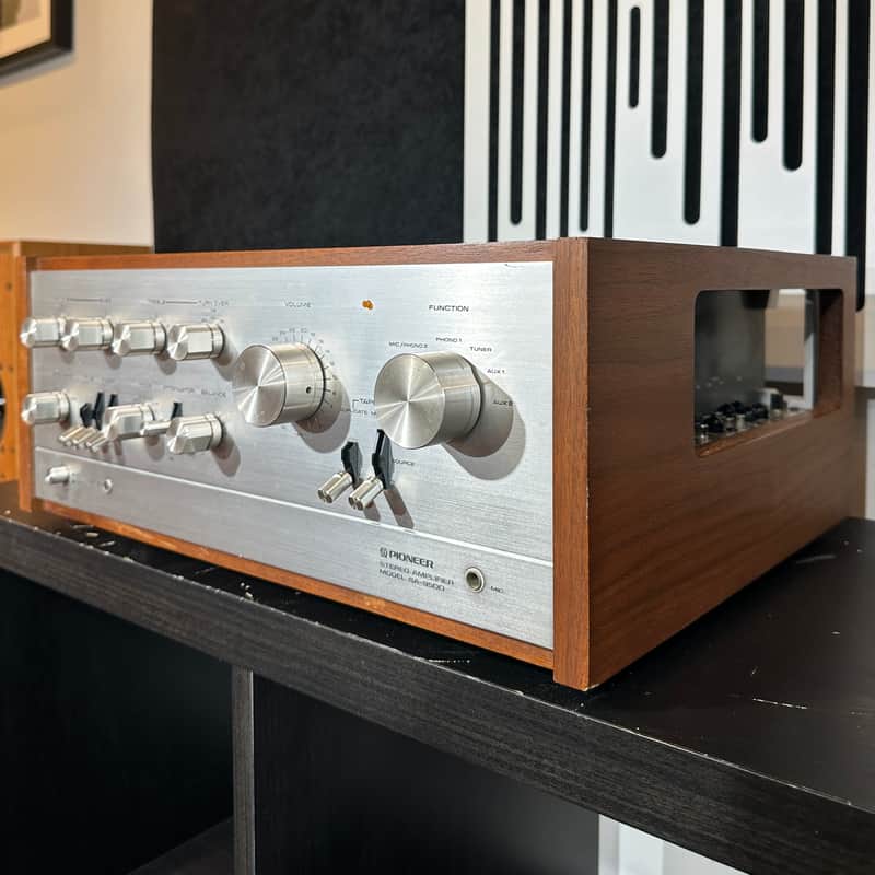 Pioneer SA-9500 80-Watt Stereo Solid-State Integrated Amplifier 1975 - 1979 - Silver image 1