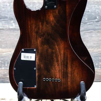 Godin Artisan ST-II WhiskeyBurst EN Quilted Maple Top Electric Guitar w/Caset image 4