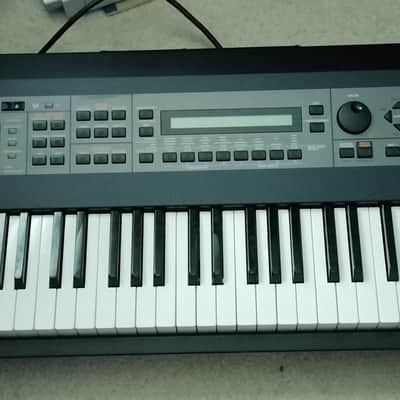 Roland XV-88 128-Voice 88-Key Expandable Digital Synthesizer 2000 - 2003 - Black