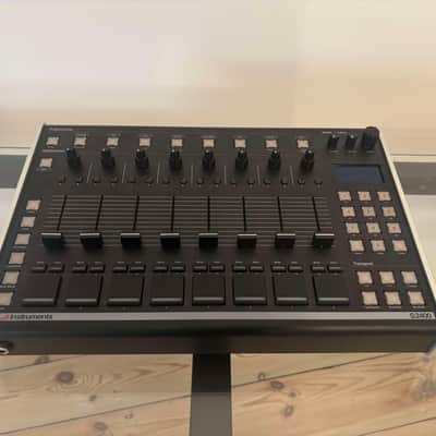 Isla Instruments S2400 - Modern SP1200 Drum Machnine / Sampler / Sequencer image 2