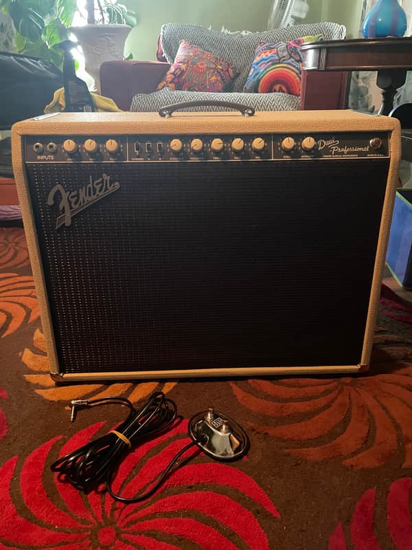 Fender Dual Professional 100-Watt 2x12" Guitar Combo