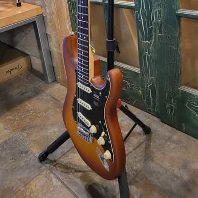 Fender Limited-Edition American Performer Stratocaster Spruce Satin Honey Burst w Deluxe Gig Bag image 3
